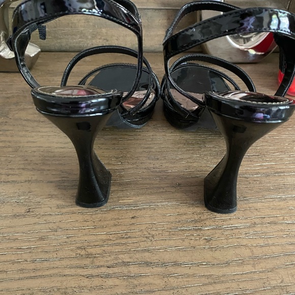 Ladies shoes - Picture 2 of 3